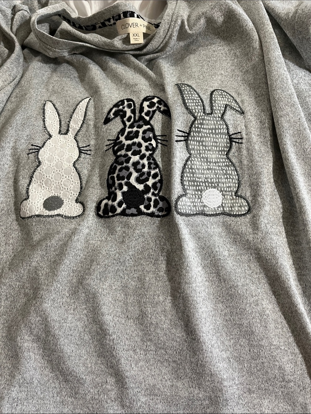 Clover + Pine Gray Bunny Applique Pullover T-shirt